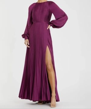 MAC DUGGAL Purple Pleated High Neck Long Sleeve Gown with Slit Size 8
